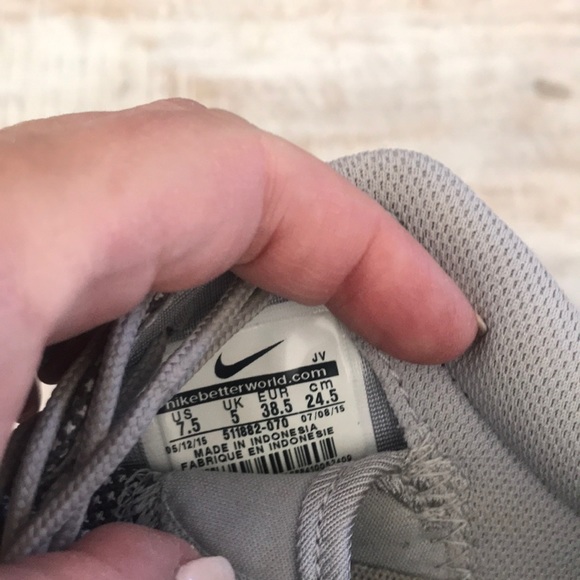 Nike Roshe One Running Shoe {Grey/Gold/White} 7.5 - Picture 8 of 8